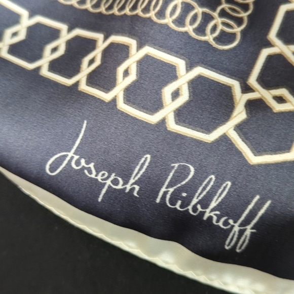Joseph Ribkoff Scarf Gray Cream Modern Print Large Square Luxury Minimalist - Picture 8 of 12